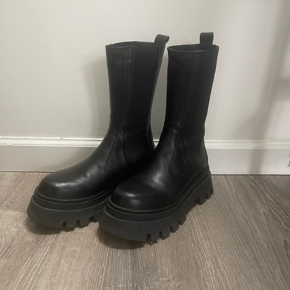 ALOHAS All Rounder Black. Only worn twice